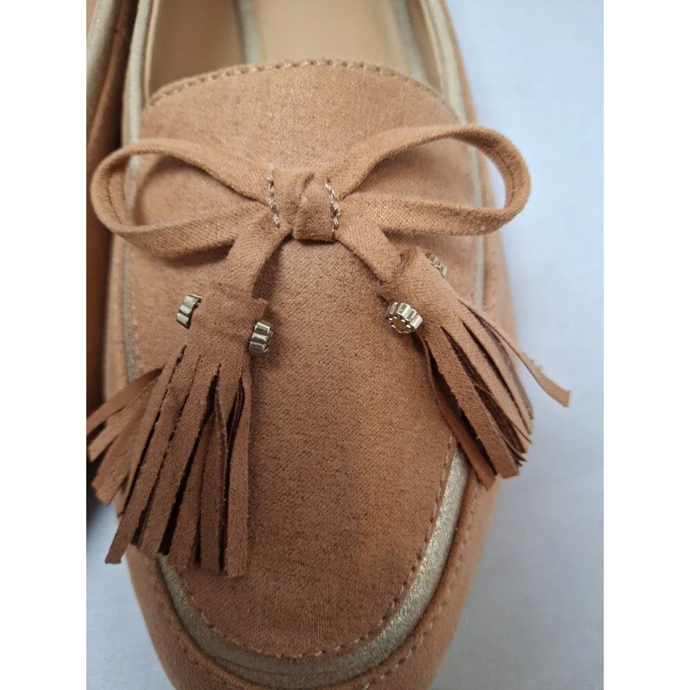 CROWN & IVY Women's Tassel Loafers Flats Tan Suede Gold Trim Slip On Size 8 M